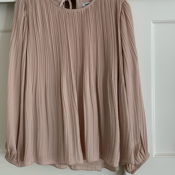 Elizabeth & James Baker Pleated Blouse - Picture 3 of 7